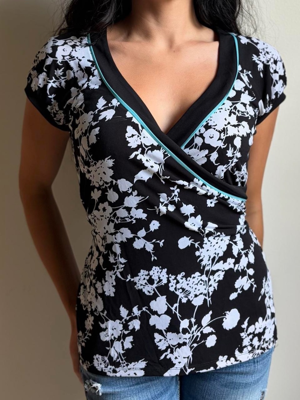 LOFT Black & White Floral Wrap V-Neck Top Size S